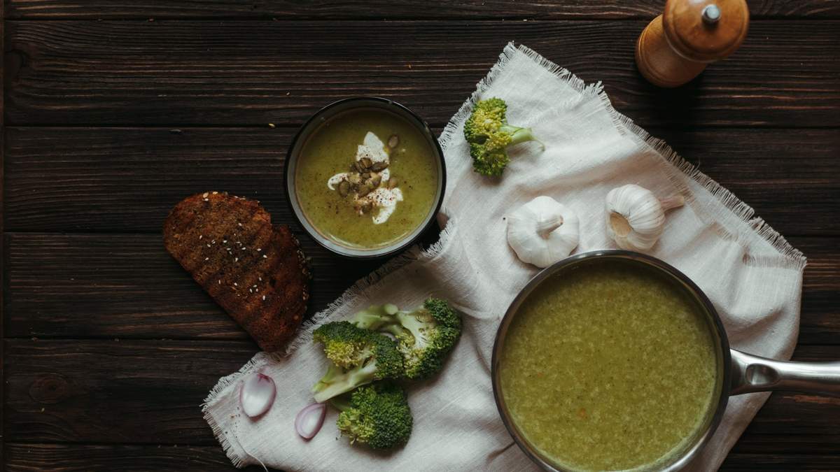 Чи справді варто їсти супи: нутриціологиня розповіла про користь та шкоду від першої страви 