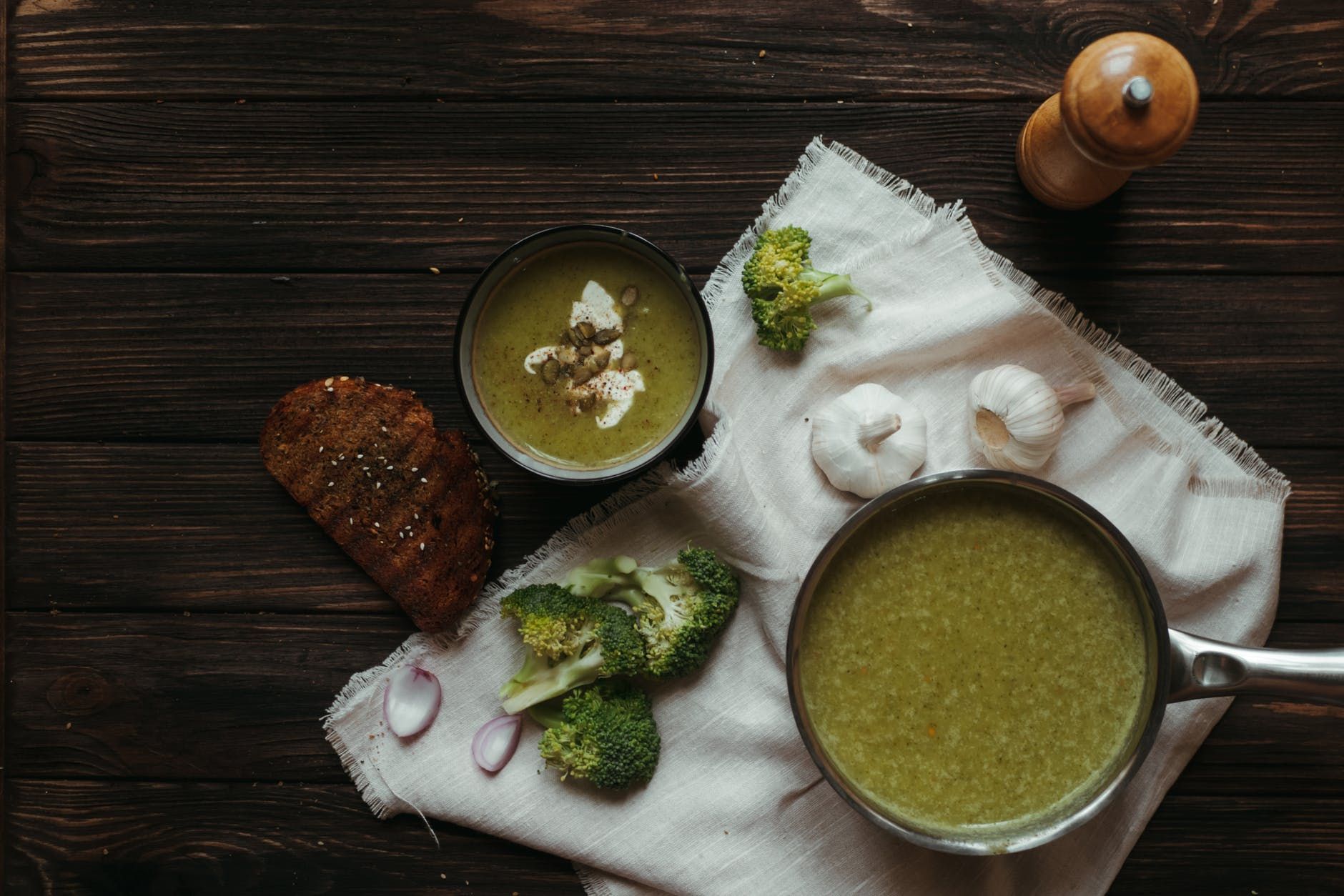 Чи справді варто їсти супи: нутриціологиня розповіла про користь та шкоду від першої страви 
