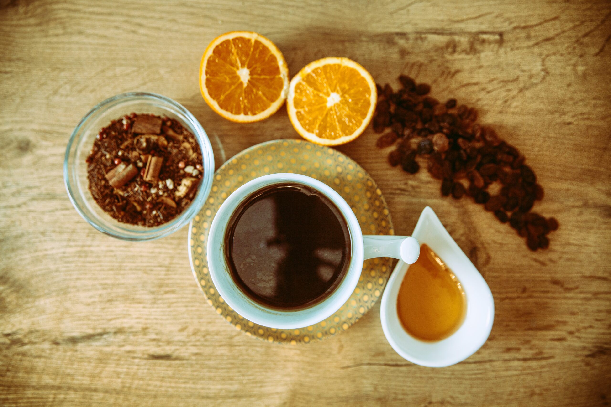 Зігріваючий чай для міцного сну: простий та корисний рецепт 