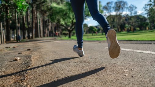 Щоб уникнути болю в колінах: 3 вправи на розтяжку, які завжди варто робити після пробіжки