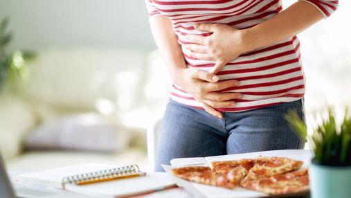 Названы 9 привычек, которые медленно разрушают желудок