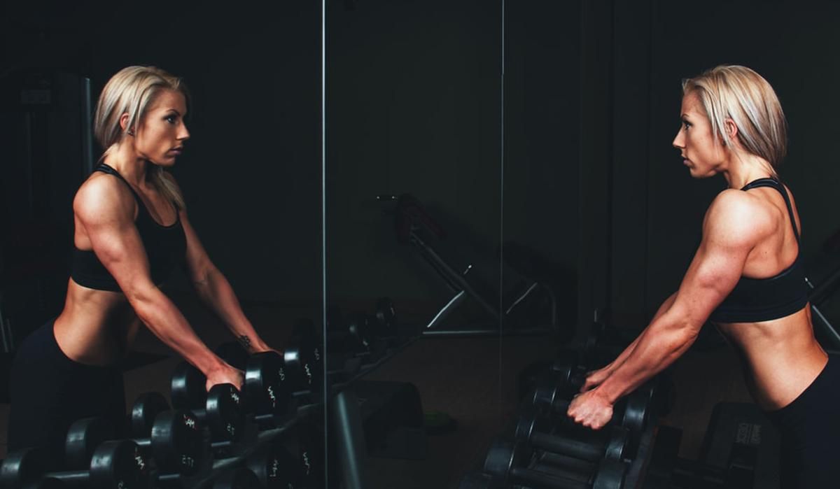 Чому важливо активувати м’язи живота перед початком тренування