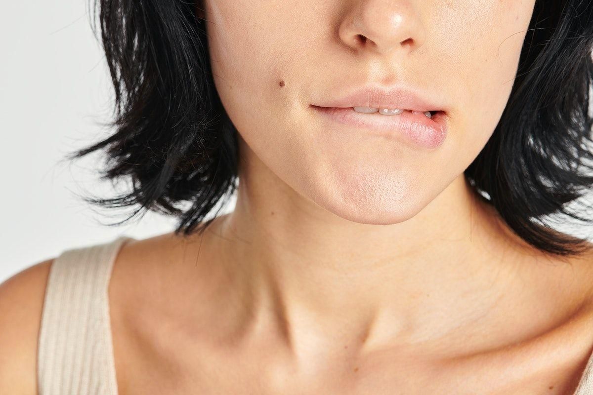 Як перестати кусати губи: 5 перевірених способів