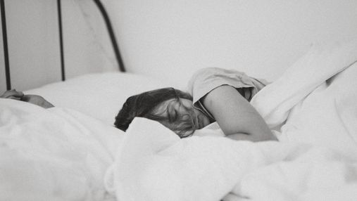 Як налагодити сон, якщо прокидаєтеся посеред ночі: поради лікаря
