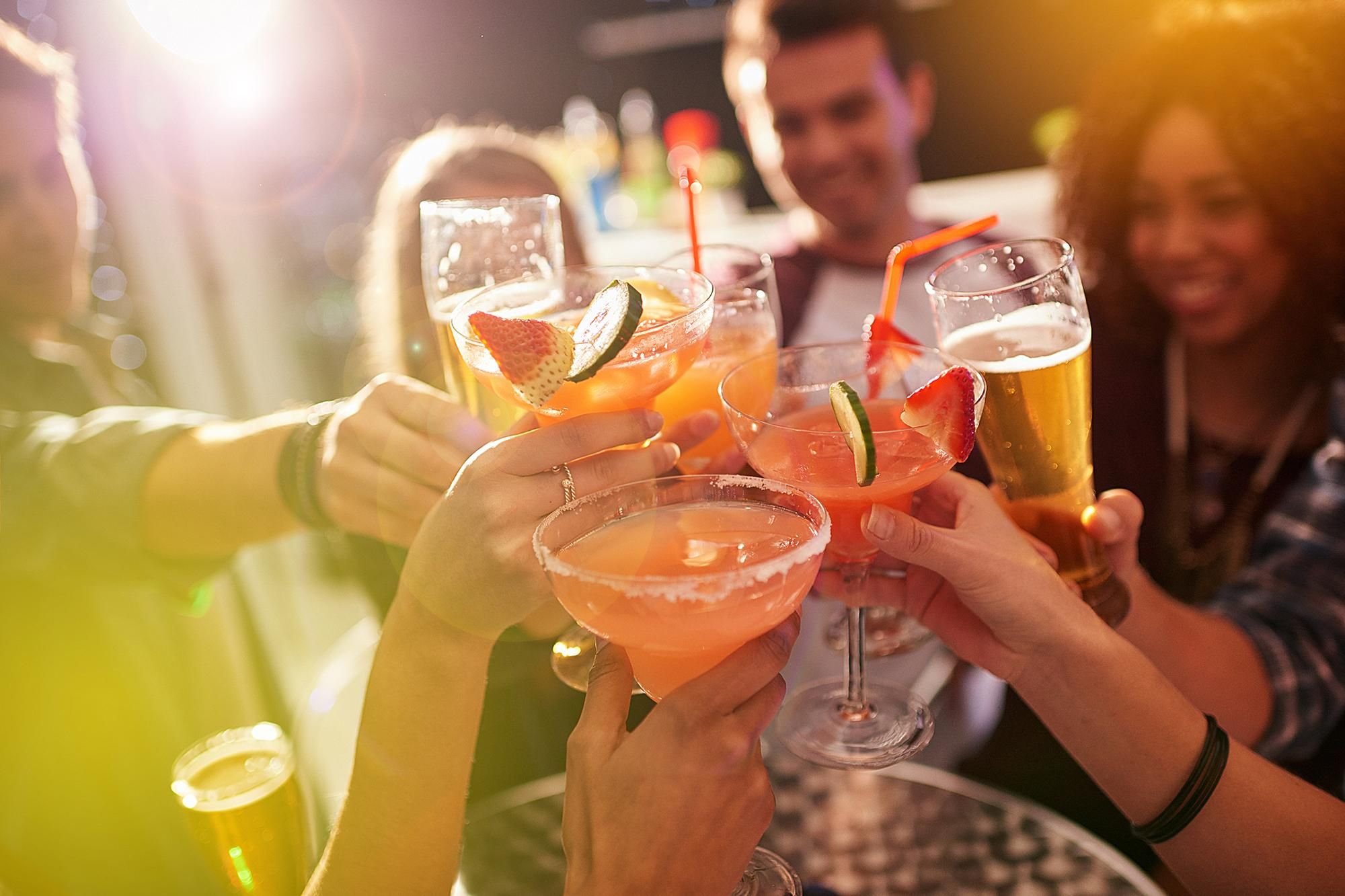 10 признаков, которые указывают на проблемы человека с алкоголем