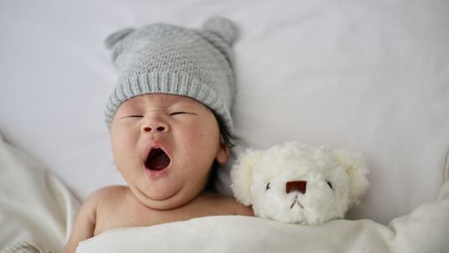 Від першого дня життя до 14 років: скільки годин на добу повинна спати дитина