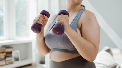 Жінка стверджує, що схудла завдяки відмові від соцмереж: фото до та після експерименту 