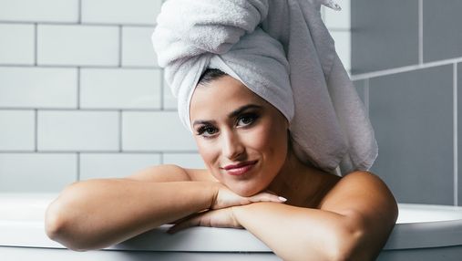 Чи шкідливо мити голову щодня: відповідь дерматолога