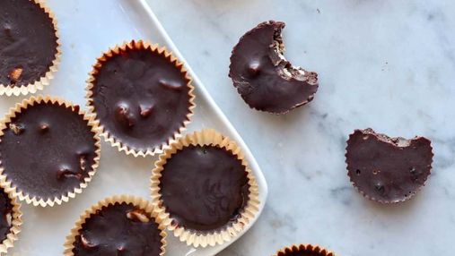 Як приготувати смачні шоколадні цукерки з горіхами: рецепт солодощів без цукру