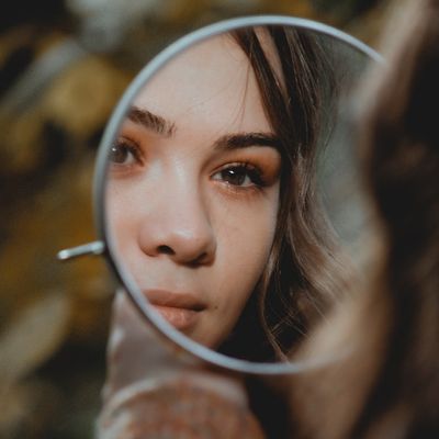 Любите дивитись у дзеркало: як це впливає на психічне здоров'я