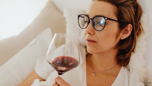 Красное вино и не только: какие продукты нужны женскому организму