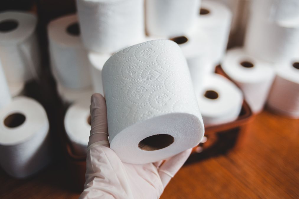 Чем можно заменить туалетную бумагу и почему она вредна - Полезно