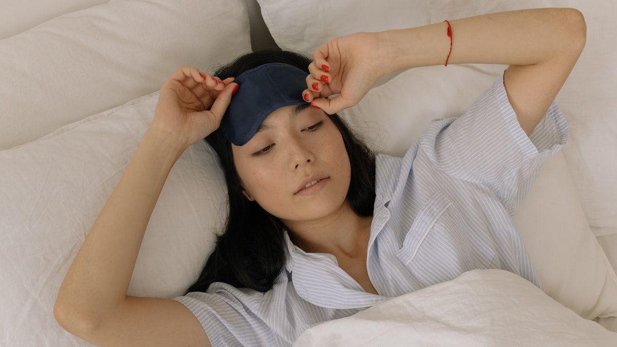 Чим загрожує зайва година сну