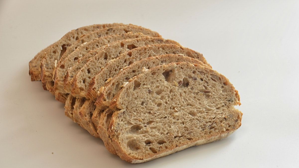 Почему не стоит покупать уже нарезанный хлеб