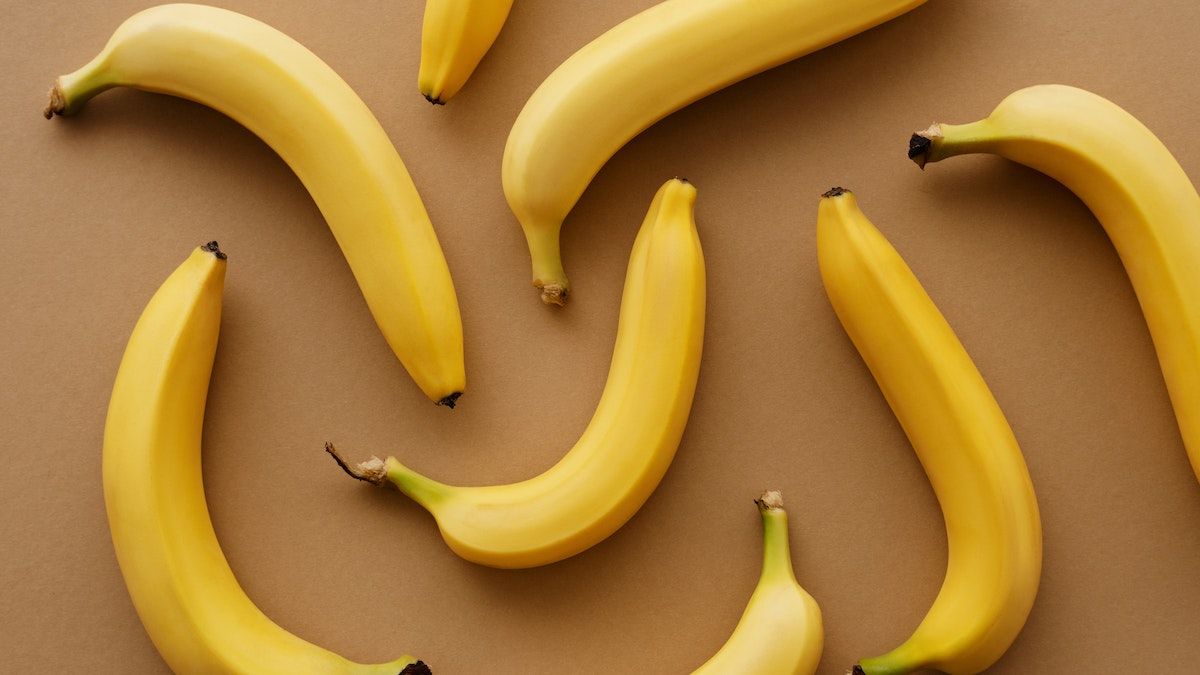 Кому лучше не употреблять бананы
