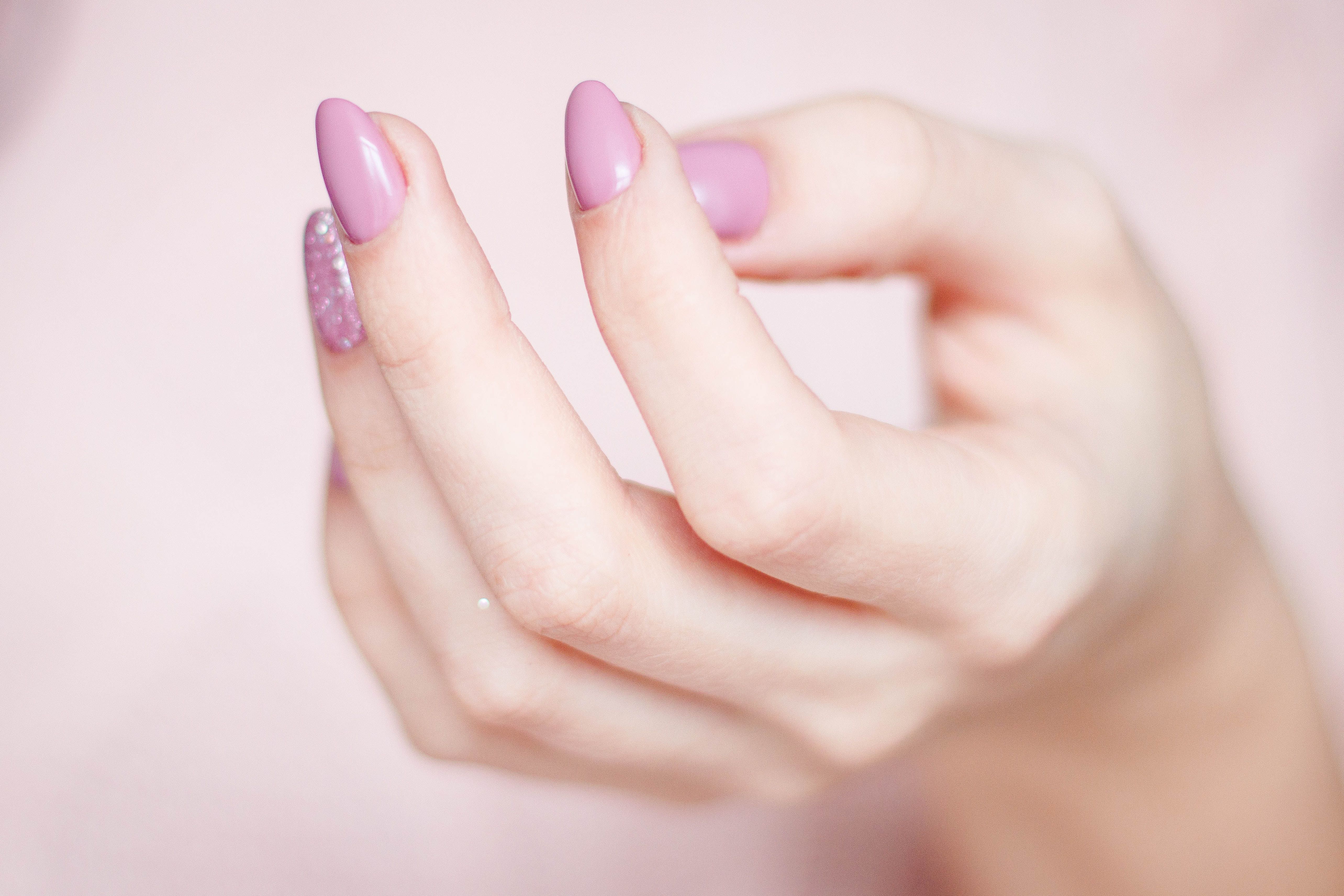 Накладні нігті можуть нашкодити здоров'ю