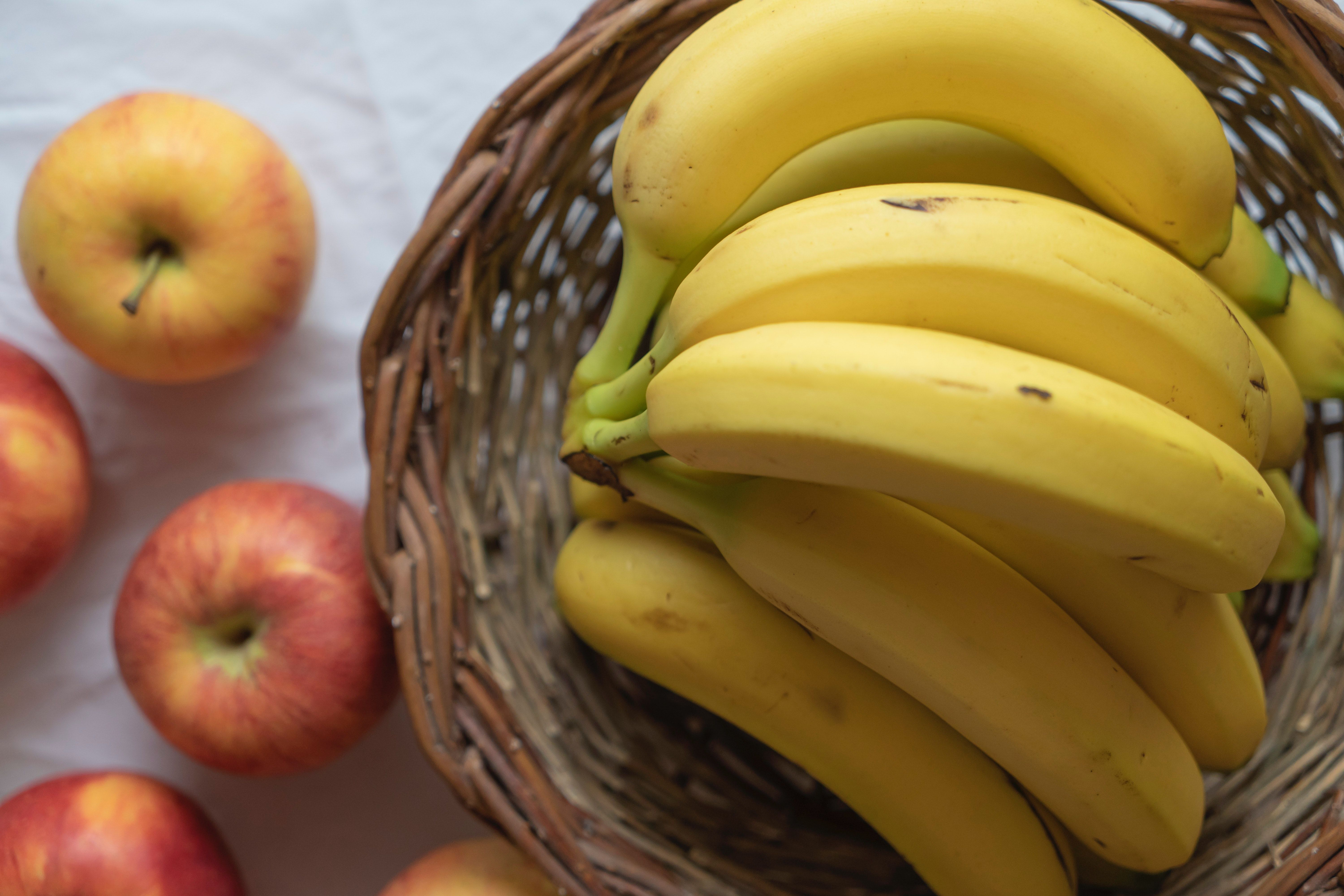 Бананы и яблоки полезны по-разному