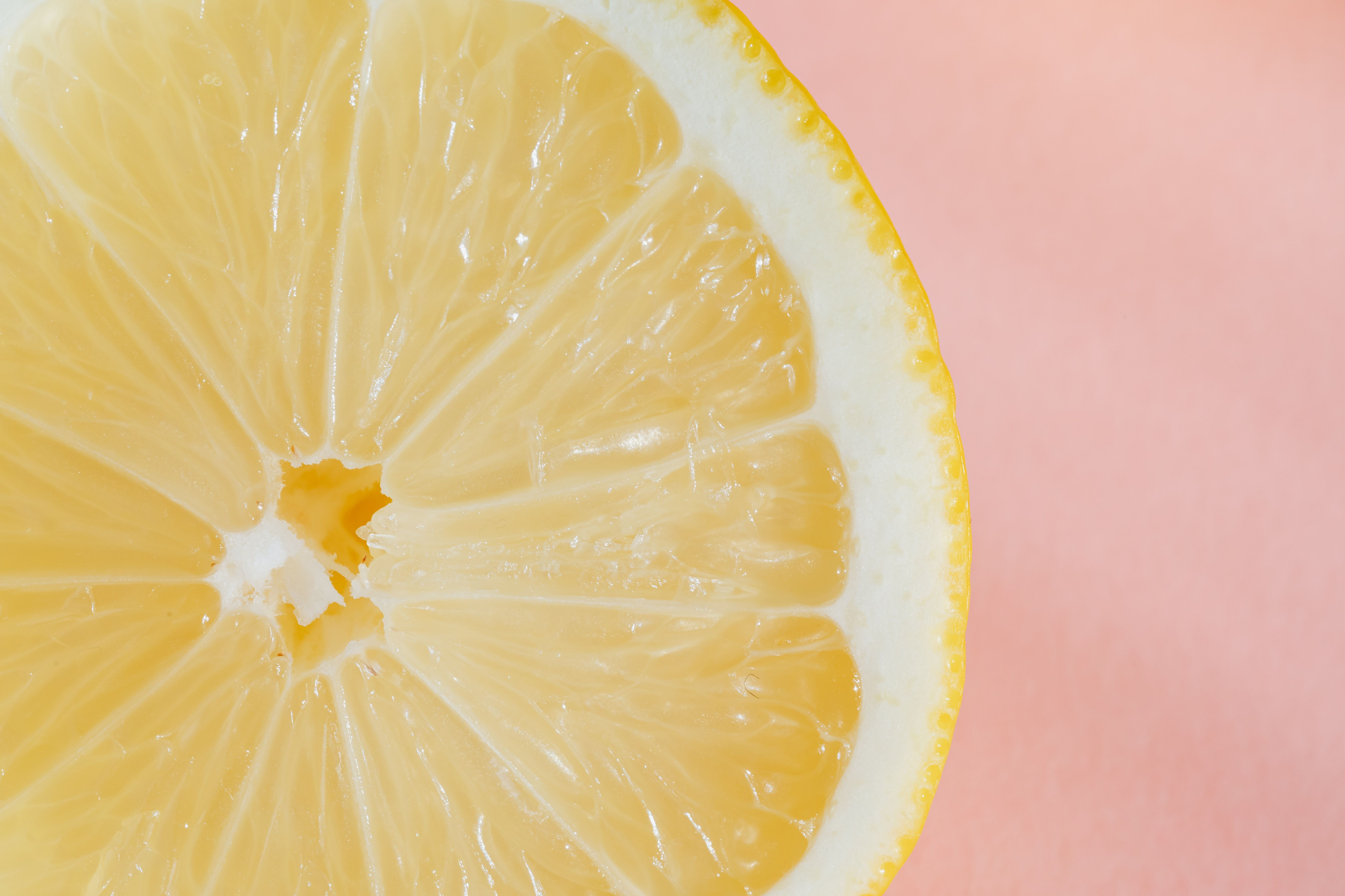 Шкірка лимона дуже корисна у побуті