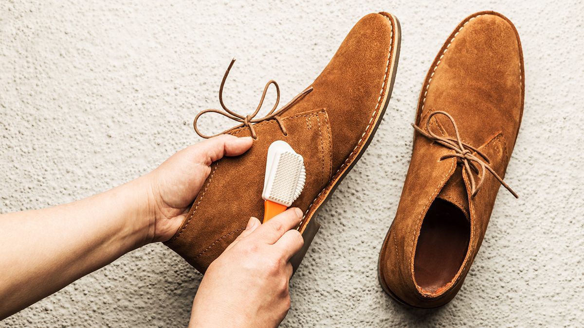 Як правильно треба чистити замшеве взуття
